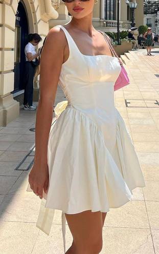 Commense White Flowy Dress