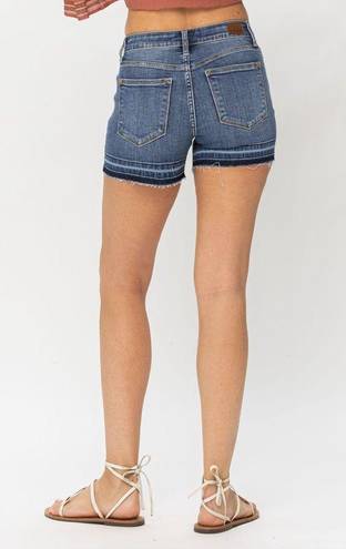 Judy Blue  Women's Large Mid-Rise Release Hem Denim Shorts