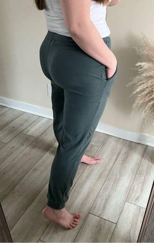 Lulus  green joggers