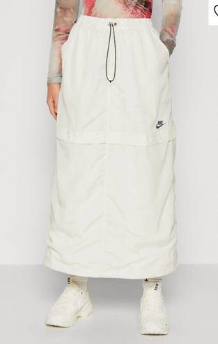 Nike Women's Sportswear Woven Skirt