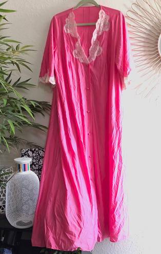 Vintage Flowy lightweight lace pink short sleeve button up robe. Size L