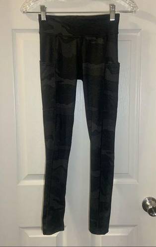 Aeropostale AERO Black/Grey Camo Print Side Pocket Leggings size XS