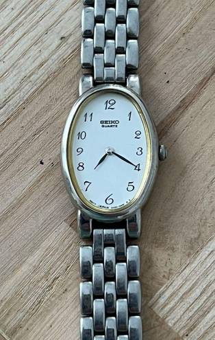 Seiko  Vintage Ladies Watch Oval White Dial Stainless Basket-Weave Bracelet