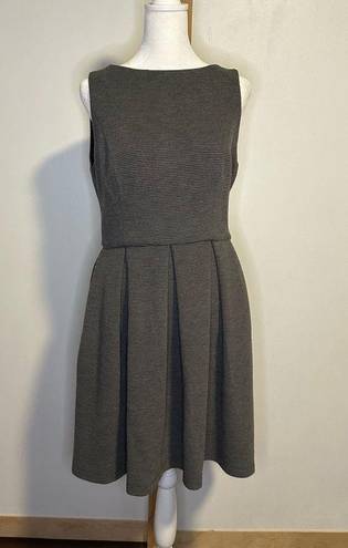 Isaac Mizrahi  gray ribbed a-line dress size 8