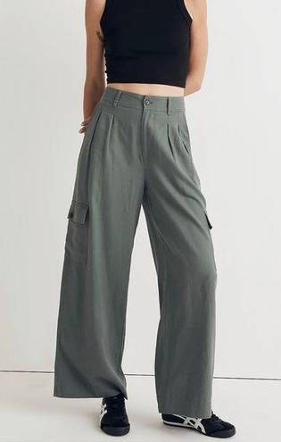 Madewell  Wide Leg Cargo Pants in Linen Blend Architect Green