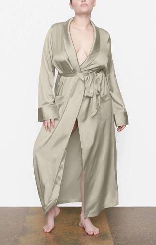 SKIMS SPORTY SATIN LONG ROBE | PYRITE