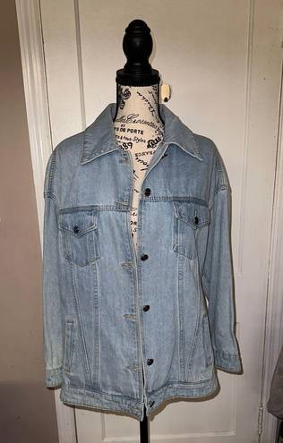 Pretty Little Thing  Chain Back Denim Jacket…Sz: Medium…Light Wash