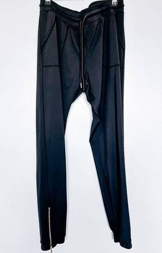 Zyia  Black Peak Zipper Athletic Jogger Size Medium