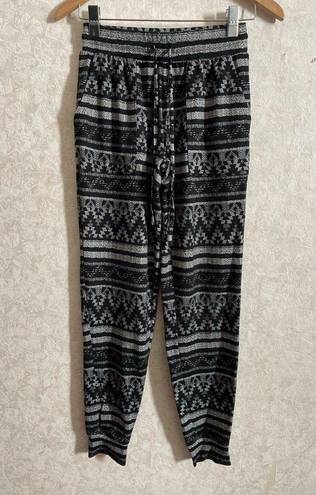 SO  juniors extra small aztec print mid rise soft jogger pants