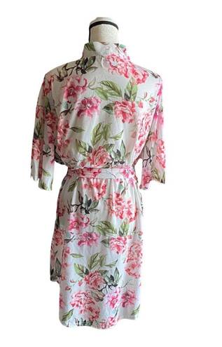 Show Me Your Mumu beautiful lightweight Robe, white with bright pink flowers, comes with belt, size is one size small/medium, excellent condition