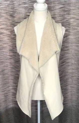 Romeo + Juliet Couture  BEIGE OPEN FRONT VEST