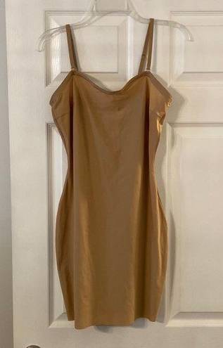 ASSET BY SPANX SIZE 1X Shape wear length28” excellent condition Tan