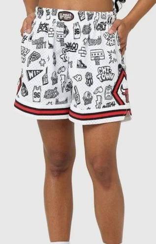 Mitchell & Ness 13  NBA doodle shorts Chicago bulls size large