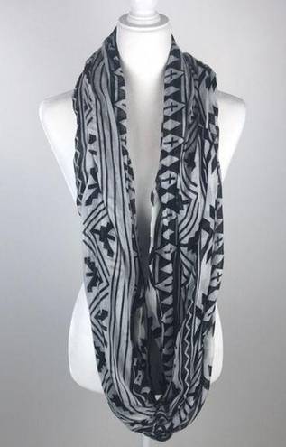 Charlotte Russe  Black & White Infinity Scarf