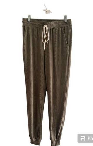 Doe & Rae green drawstring joggers with pockets