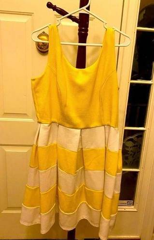 Tiana B SUNNY YELLOW AND WHITE STRIPED DRESS SIZE 14