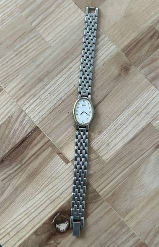 Seiko  Vintage Ladies Watch Oval White Dial Stainless Basket-Weave Bracelet