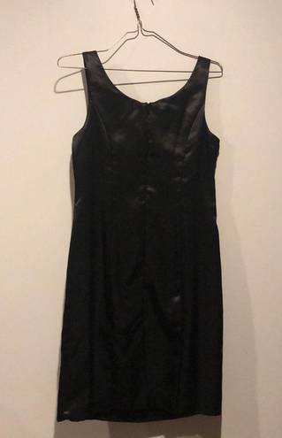 Tiana B . Classic Y2K Black Shift Dress
