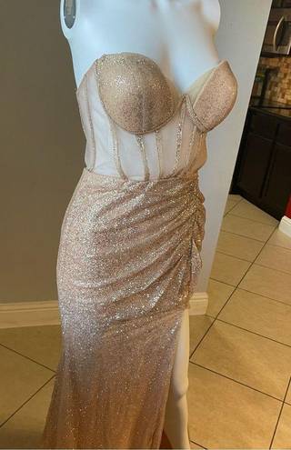 Cinderella Divine Women’s formal sparkly dress size 4
Brand is 
Rose gold color