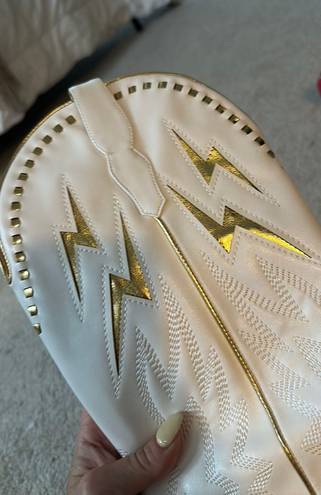 White cowgirl boots Size 8