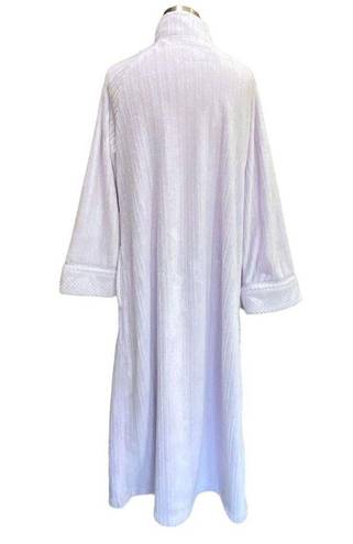 Oscar de la Renta  Pale lilac purple polyester zip front robe Size Small/Medium