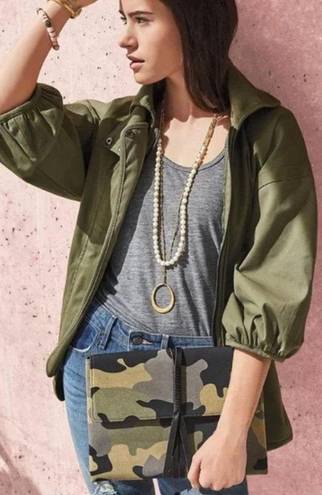 Stella & Dot  Bellamy Camo Green Clutch