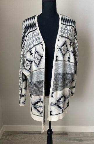 Aeropostale  Black/Whtie Oversized Cardigan Size Extra Small