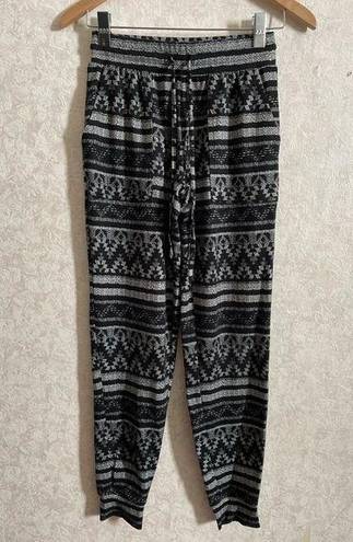 SO  juniors extra small aztec print mid rise soft jogger pants