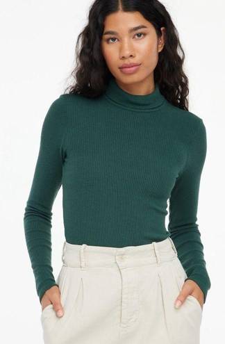 Lacausa  green rib tutleneck sweater size medium