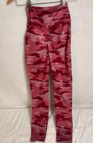 Bombshell sportswear  Fit Camo Leggings in Hibiscus Camo Medium NEW