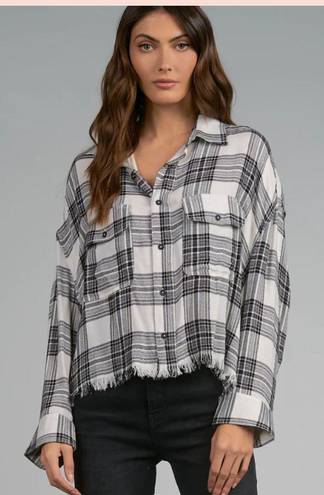 Elan -Brie black and white plaid top with fringed hemline size Large NEW