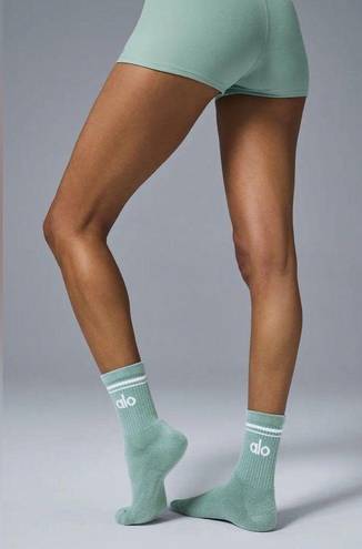 Alo Yoga NWT  Unisex Half-Crew Throwback Socks Botanical Green/White Size Medium