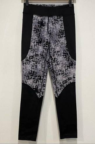 Lou & grey  Black Gray Etchblock Patterned Leggings