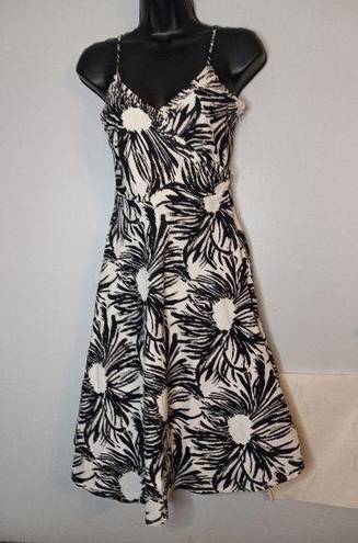 Xxi  black and white floral dress