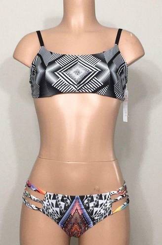 PilyQ  Geometric diamond top and strappy bottom.D-cup/S-bottom