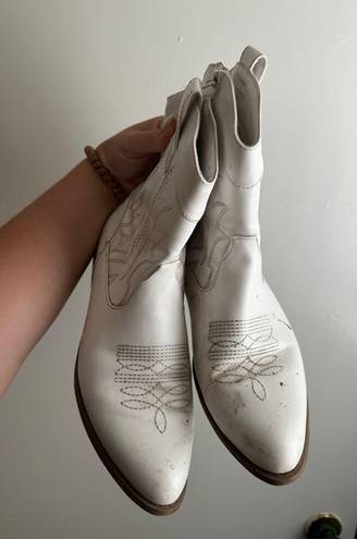 Boots White Size 8