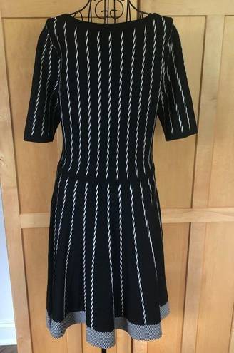 Gabby Skye black and cream striped sweater Dress size Medium