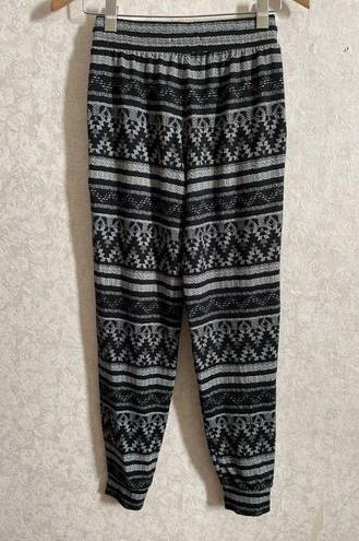 SO  juniors extra small aztec print mid rise soft jogger pants