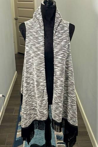 Jessica Simpson  black and white textured vest with fringe size 2X