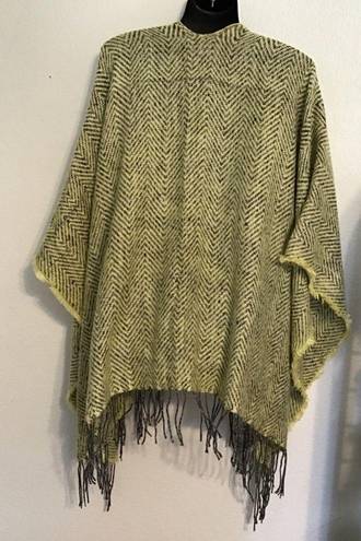 Forever Dreams women’s cape/shawl. Size One Size Yellow