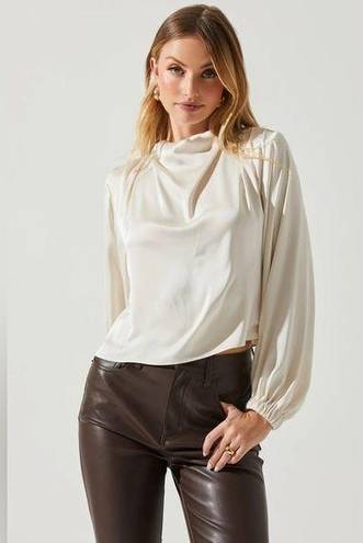 ASTR NWT  THE LABEL Meilani Mockneck Top in Champagne