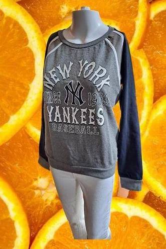 5th & Ocean MLB New York Yankees  Sweatshirt 100% Cotton Size Small