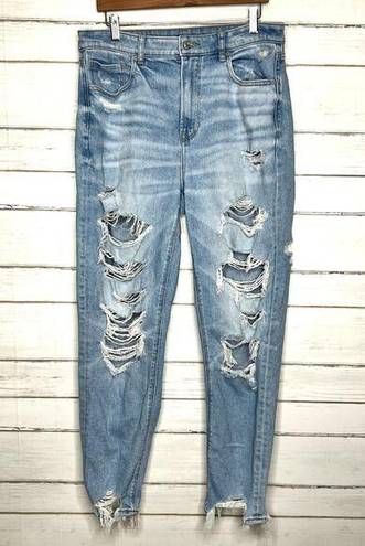 American Eagle  Mom Jean Distressed Light Wash Denim Size 12 Long