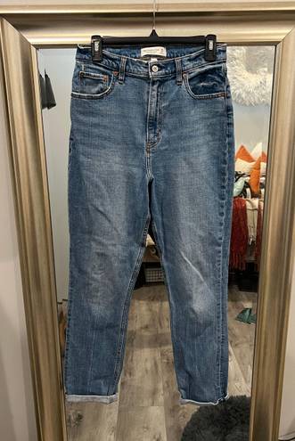 Abercrombie Curve Love 90s Slim Straight Ultra High Rise Jeans Size 28