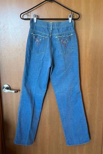 Unique Vintage Vintage 1970’s Jeans With Floral Embroidered Pockets