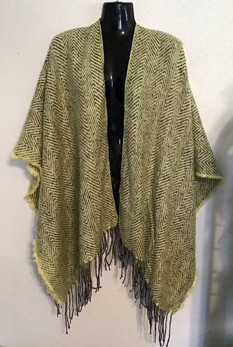 Forever Dreams women’s cape/shawl. Size One Size Yellow