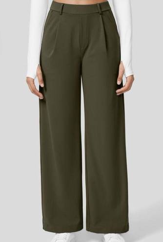 Halara 129H.- High Waisted Plicated Side Pocket Straight Leg Work Pants