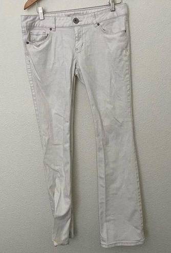 Guess  Women's Size 31 White Jeans Y2K Style with Embroidered Logo on Pocket