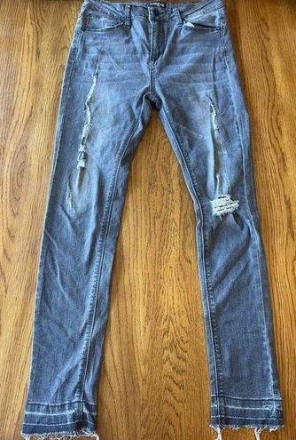 Umgee  Skinny Straight Distressed Raw Hem Jeans Size 27 EUC Bin C