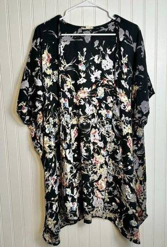 Gypsy  Love black floral short sleeve lightweight kimono size small